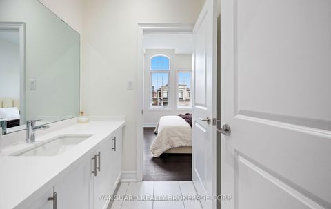 Photo 37 at 121 Alistair Crescent, Kleinburg, Vaughan