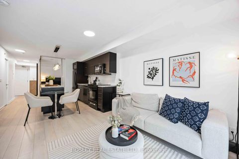 Photo 2 at 512 - 21 Nelson Street, Waterfront Communities C1, Toronto