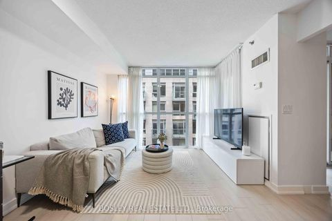 Photo 3 at 512 - 21 Nelson Street, Waterfront Communities C1, Toronto
