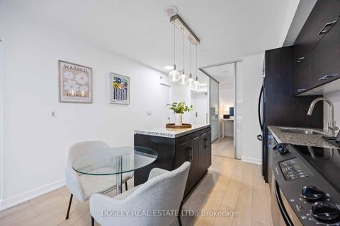 Photo 7 at 512 - 21 Nelson Street, Waterfront Communities C1, Toronto