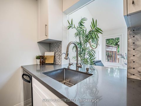 Photo 18 at 91 Eighth Street, New Toronto, Toronto