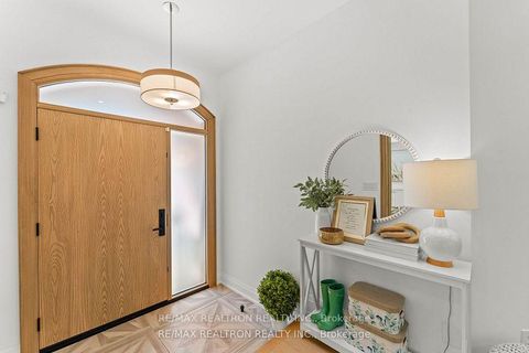 Photo 1 at 118 Pathlane Road, Langstaff, Richmond Hill