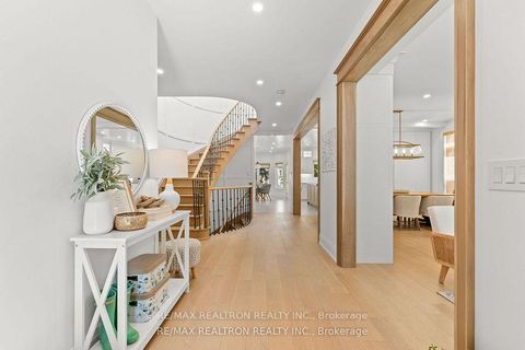 Photo 2 at 118 Pathlane Road, Langstaff, Richmond Hill
