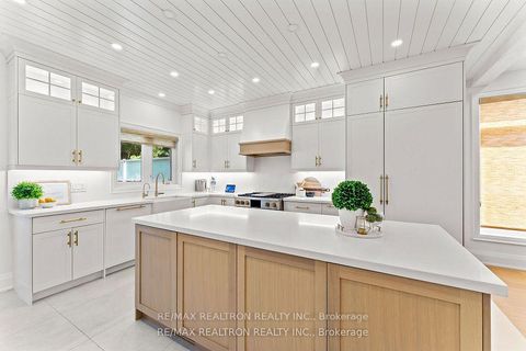 Photo 10 at 118 Pathlane Road, Langstaff, Richmond Hill