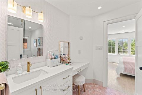 Photo 32 at 118 Pathlane Road, Langstaff, Richmond Hill