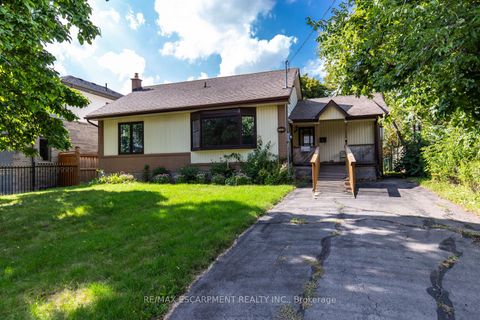 Photo 1 at 149 Mansfield Drive, CP College Park, Oakville
