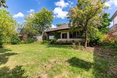 Photo 6 at 149 Mansfield Drive, CP College Park, Oakville