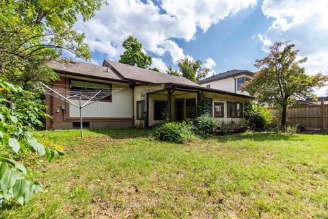 Photo 7 at 149 Mansfield Drive, CP College Park, Oakville