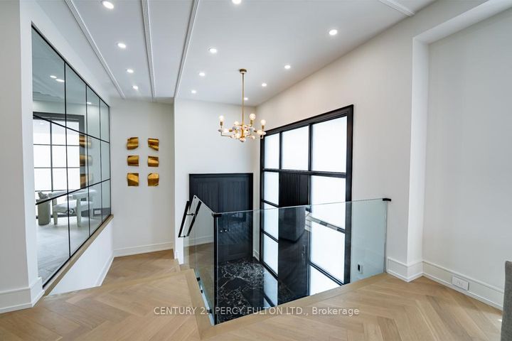 Photo 2 at 210 Homewood Avenue, Newtonbrook West, Toronto