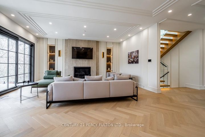 Photo 11 at 210 Homewood Avenue, Newtonbrook West, Toronto