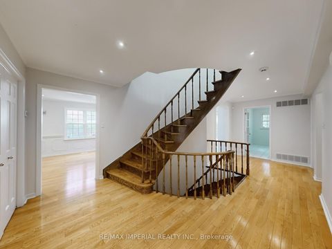 Photo 4 at 5 Creekside Road, Newtonbrook East, Toronto