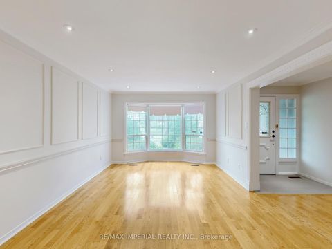 Photo 5 at 5 Creekside Road, Newtonbrook East, Toronto