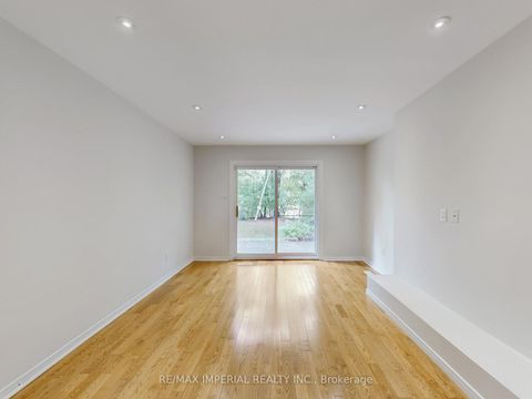 Photo 8 at 5 Creekside Road, Newtonbrook East, Toronto