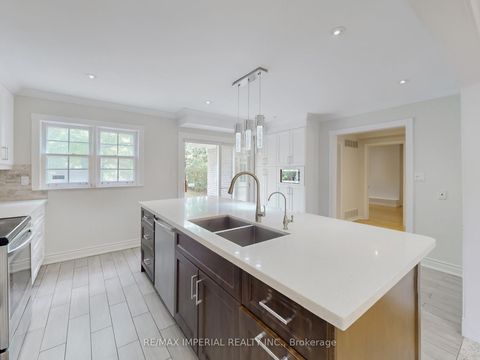 Photo 10 at 5 Creekside Road, Newtonbrook East, Toronto