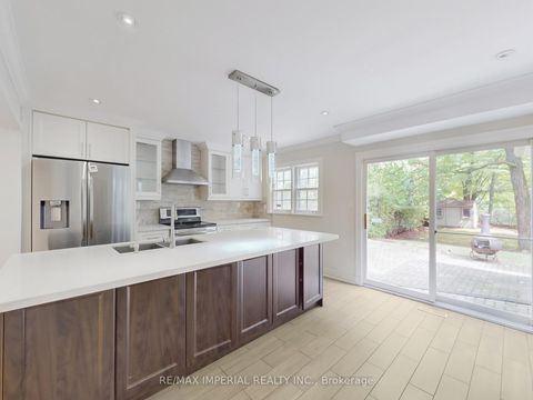 Photo 11 at 5 Creekside Road, Newtonbrook East, Toronto