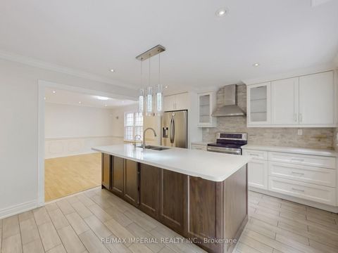 Photo 12 at 5 Creekside Road, Newtonbrook East, Toronto