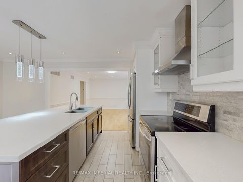 Photo 14 at 5 Creekside Road, Newtonbrook East, Toronto