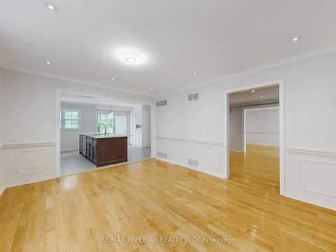 Photo 16 at 5 Creekside Road, Newtonbrook East, Toronto