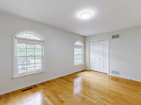 Photo 23 at 5 Creekside Road, Newtonbrook East, Toronto