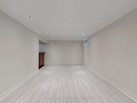 Photo 30 at 5 Creekside Road, Newtonbrook East, Toronto