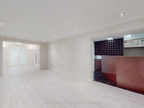 Photo 31 at 5 Creekside Road, Newtonbrook East, Toronto