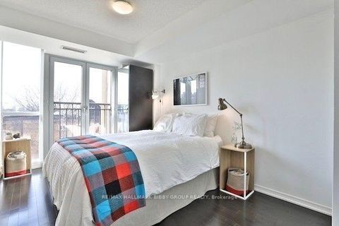 Photo 12 at 305 - 308 Palmerston Avenue, Little Italy, Toronto