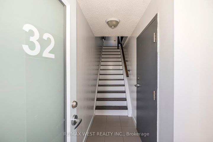 Photo 7 at 32 - 2061 Weston Road, Weston, Toronto