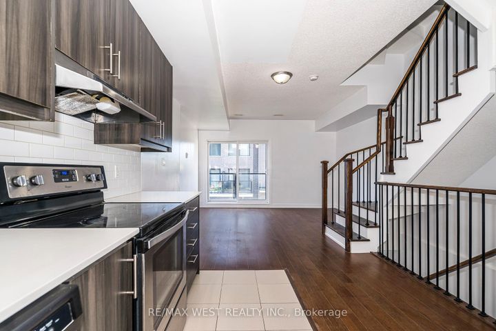 Photo 12 at 32 - 2061 Weston Road, Weston, Toronto