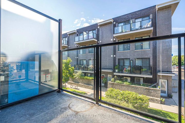 Photo 17 at 32 - 2061 Weston Road, Weston, Toronto