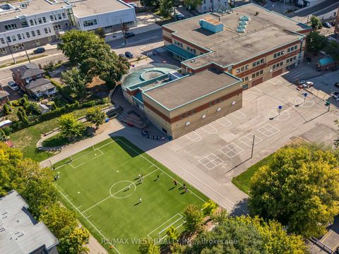 Photo 1 at 32 - 2061 Weston Road, Weston, Toronto