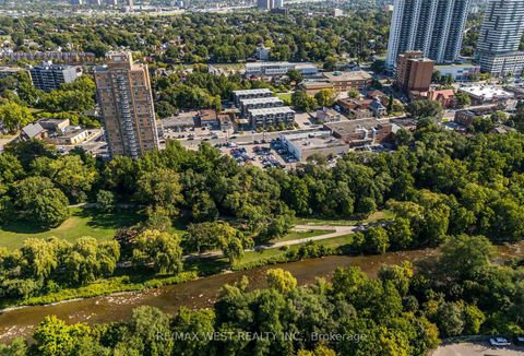 Photo 2 at 32 - 2061 Weston Road, Weston, Toronto