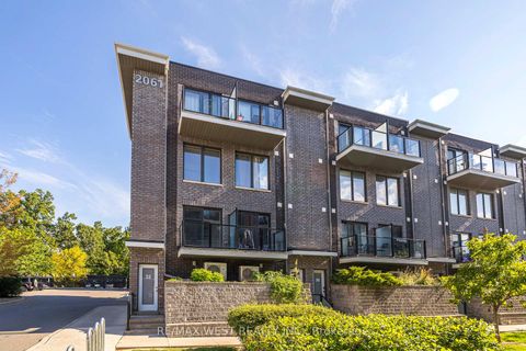 Photo 4 at 32 - 2061 Weston Road, Weston, Toronto