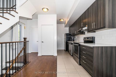 Photo 10 at 32 - 2061 Weston Road, Weston, Toronto