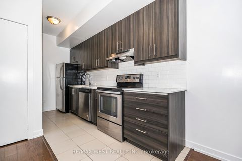Photo 11 at 32 - 2061 Weston Road, Weston, Toronto