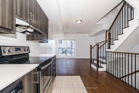 Photo 12 at 32 - 2061 Weston Road, Weston, Toronto