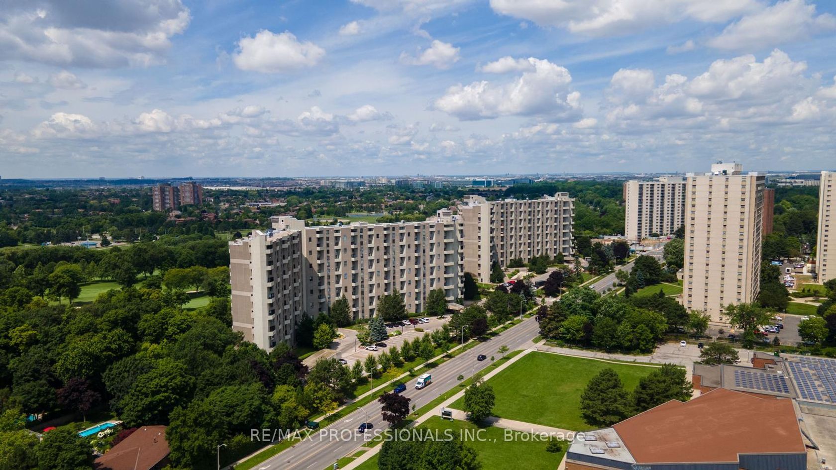 E5 - 296 Mill Road, Markland Wood, Toronto 