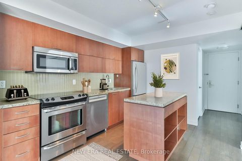 Photo 7 at 411 - 126 Simcoe Street, Waterfront Communities C1, Toronto