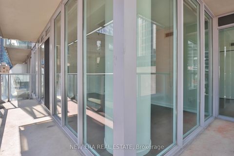 Photo 11 at 411 - 126 Simcoe Street, Waterfront Communities C1, Toronto