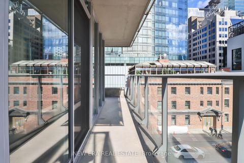 Photo 12 at 411 - 126 Simcoe Street, Waterfront Communities C1, Toronto
