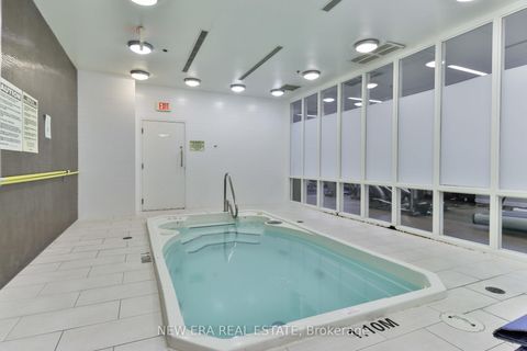 Photo 14 at 411 - 126 Simcoe Street, Waterfront Communities C1, Toronto