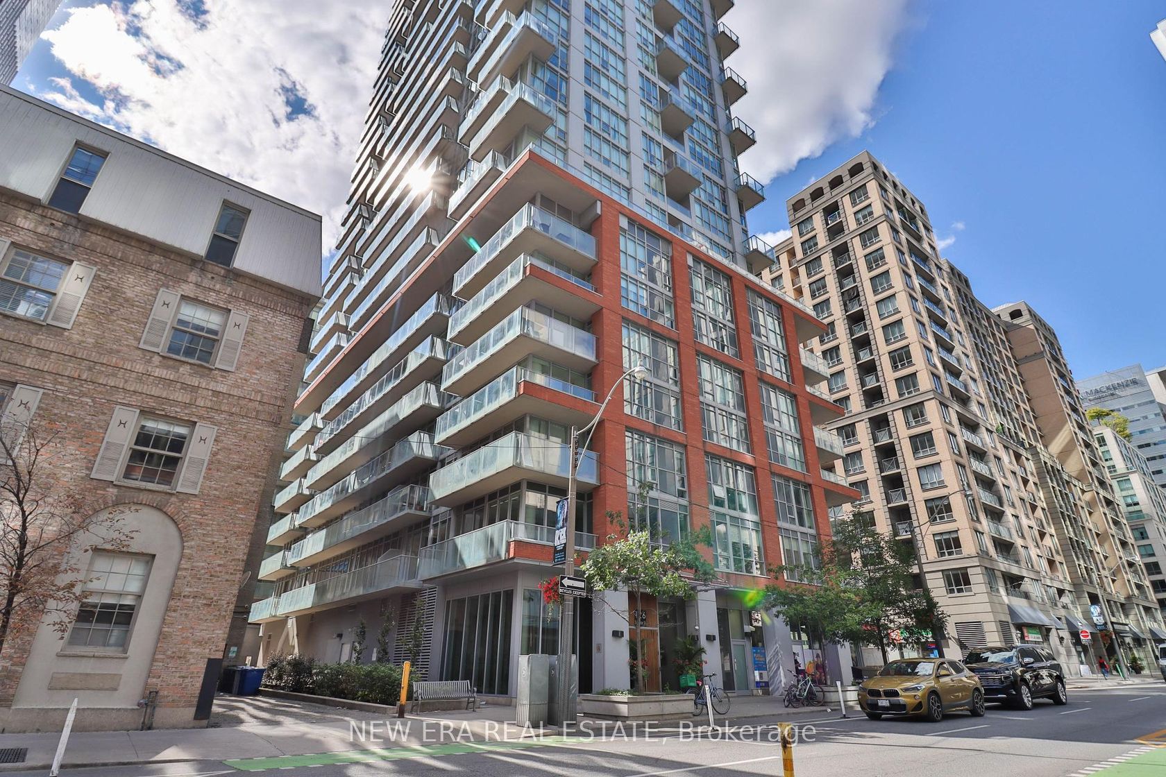 411 - 126 Simcoe Street, Waterfront Communities C1, Toronto 