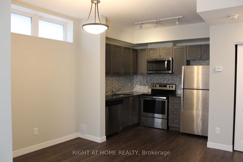 Photo 2 at 17 - 6 Bicknell Avenue, Eglinton West, Toronto