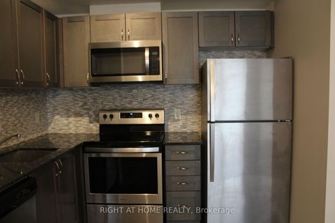 Photo 4 at 17 - 6 Bicknell Avenue, Eglinton West, Toronto
