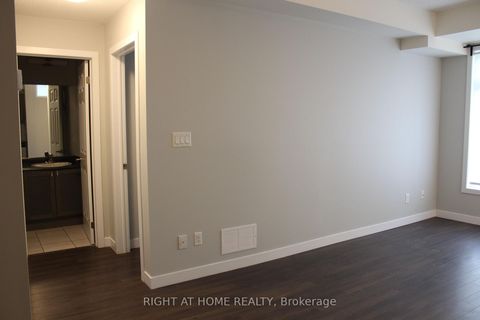 Photo 8 at 17 - 6 Bicknell Avenue, Eglinton West, Toronto