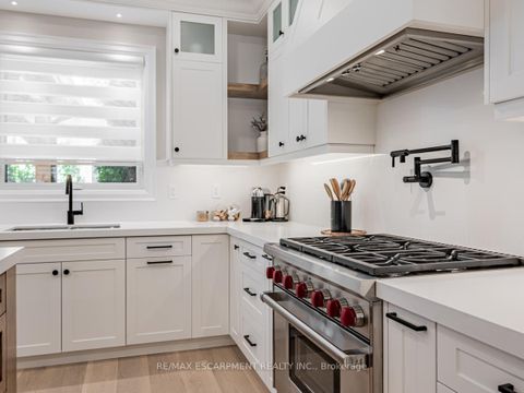 Photo 11 at 3390 Fox Run Circle, BR Bronte, Oakville