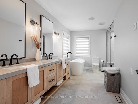 Photo 21 at 3390 Fox Run Circle, BR Bronte, Oakville