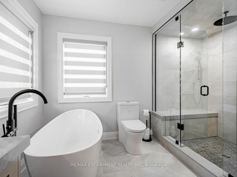 Photo 22 at 3390 Fox Run Circle, BR Bronte, Oakville