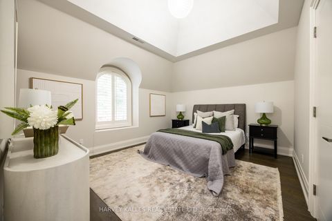 Photo 28 at 14 Sulgrave Crescent, Windfields, Toronto
