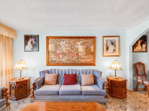 Photo 9 at 122 Brookhaven Drive, Amesbury, Toronto Photo 9 at 122 Brookhaven Drive, Amesbury, Toronto