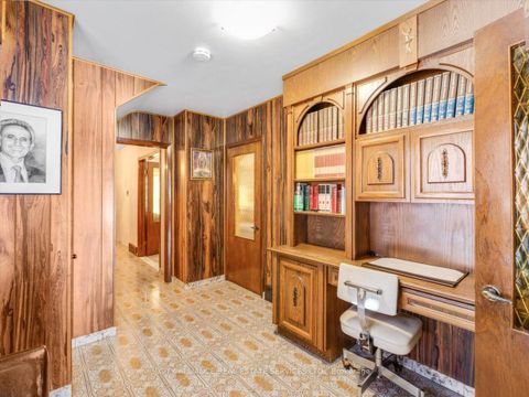 Photo 12 at 122 Brookhaven Drive, Amesbury, Toronto